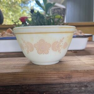Vintage Pyrex Butterfly nesting bowl